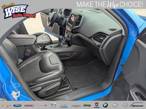 Used 2019 Jeep Cherokee Trailhawk w/ Comfort/Convenience Group AWD/4WD image 22