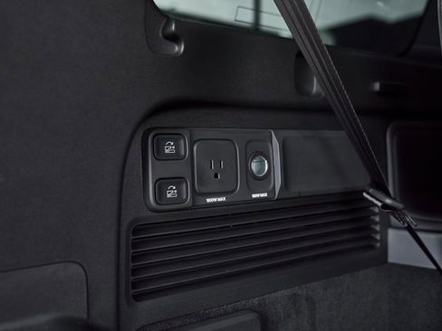 Used 2025 Rivian R1S Adventure image 22