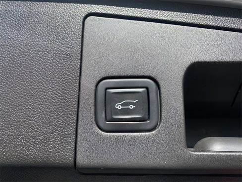 Certified 2022 Cadillac XT4 Premium Luxury w/ Enhanced Visibility Package image 12