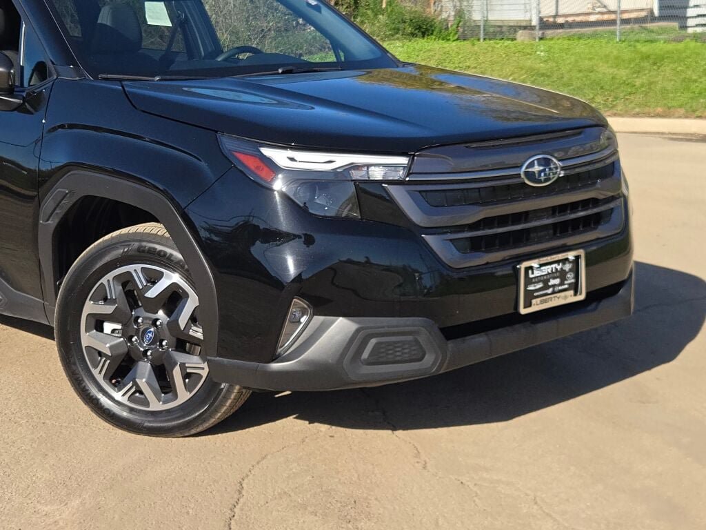 Certified 2025 Subaru Forester Premium AWD/4WD image 2