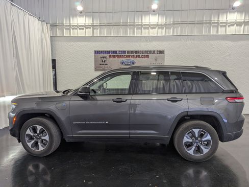 Used 2023 Jeep Grand Cherokee 4WD 4xe image 2