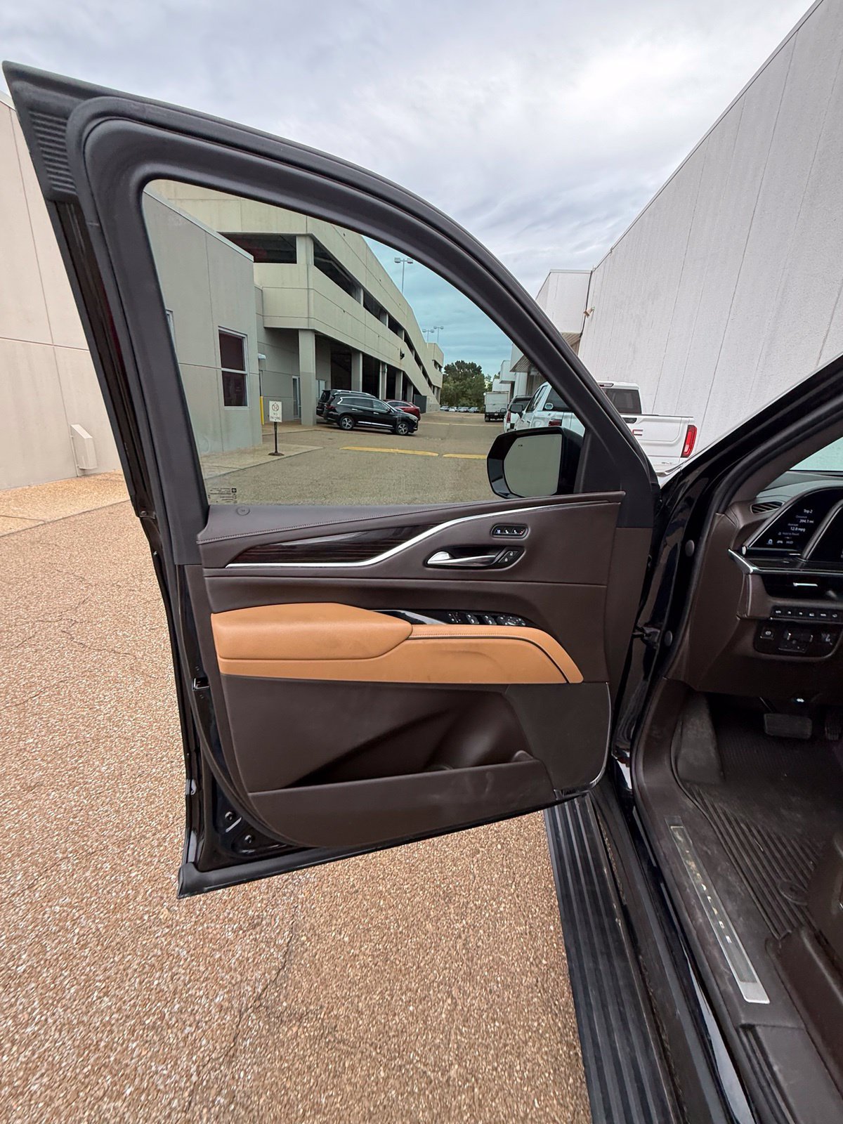 Used 2021 Cadillac Escalade Sport w/ Driver Assist Tech Package AWD/4WD image 17