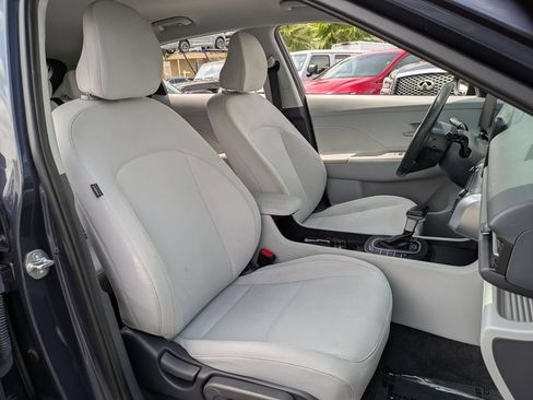 Used 2025 Hyundai Kona SEL FWD image 52