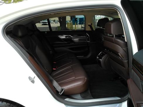 Used 2022 BMW 740i RWD image 27
