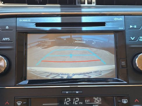 Used 2016 Toyota Avalon Limited FWD image 25