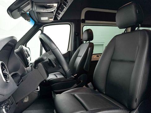 Used 2024 Mercedes-Benz Sprinter 2500 image 37