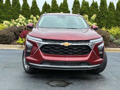 Used 2025 Chevrolet Trax LT w/ Driver Confidence Package FWD image 5
