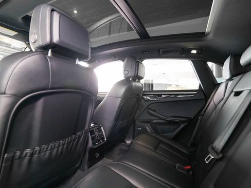 Certified 2020 Porsche Macan AWD/4WD image 15