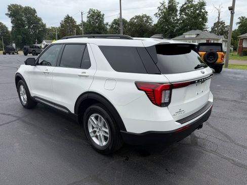 Used 2025 Ford Explorer Active AWD/4WD image 14
