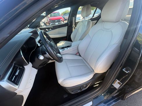 Used 2025 Genesis G70 2.5T AWD/4WD image 38