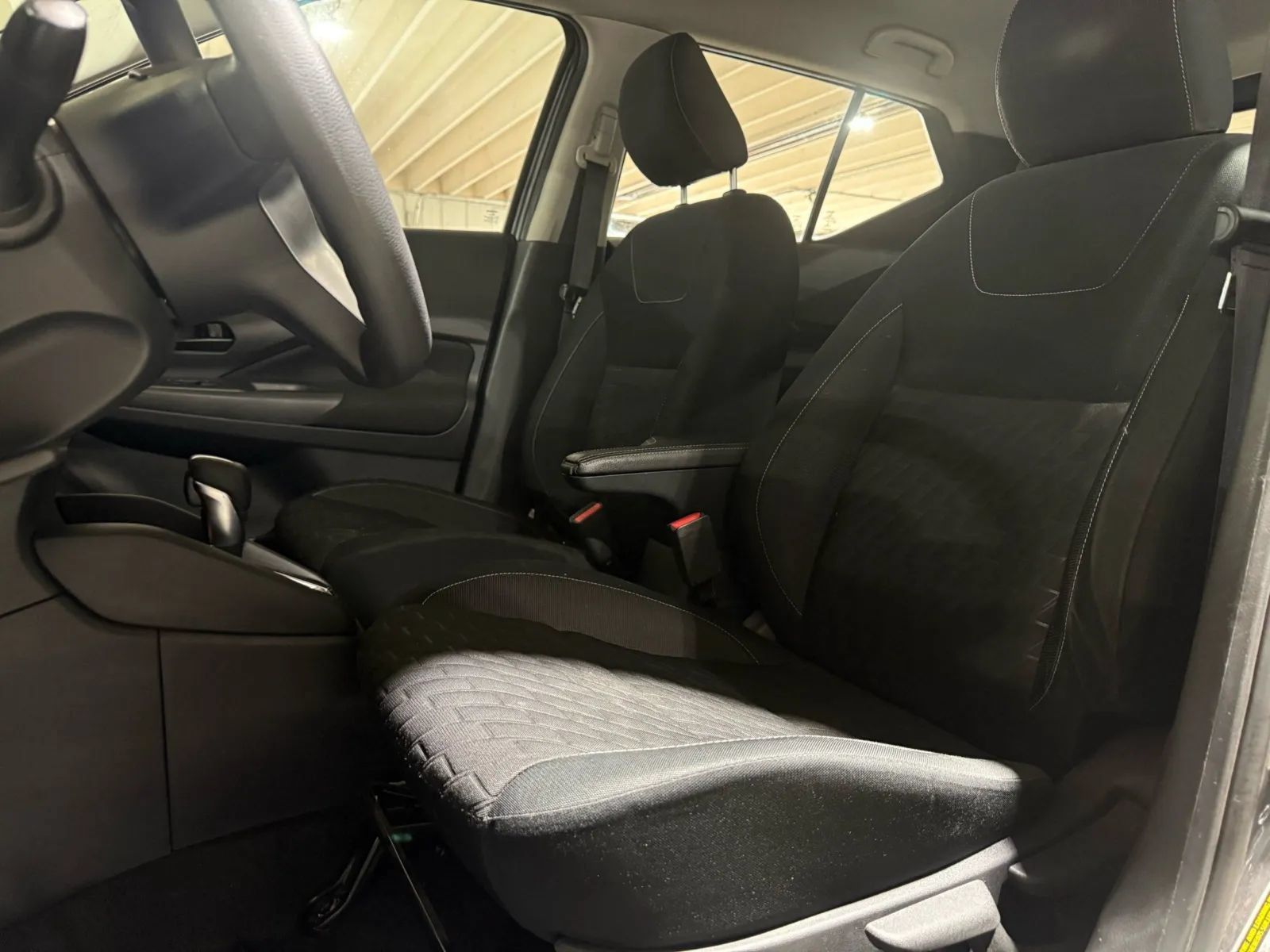 Used 2021 Nissan Kicks S FWD image 9