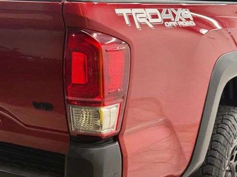 Used 2017 Toyota Tacoma TRD Off-Road w/ Tow Package (A/T) AWD/4WD image 10