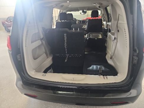 Used 2023 Chrysler Voyager LX FWD image 15