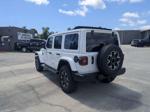 Used 2024 Jeep Wrangler Unlimited Sahara w/ Technology Group AWD/4WD image 5