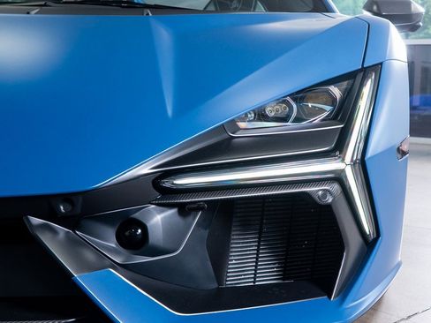 Used 2024 Lamborghini Revuelto image 17