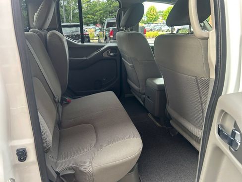Used 2017 Nissan Frontier SV w/ SV Value Truck Package AWD/4WD image 18