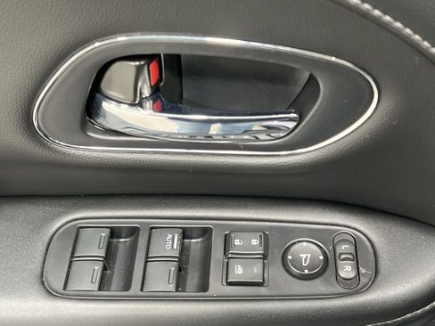 Used 2021 Honda HR-V Touring image 13