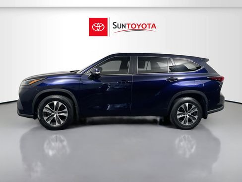 Used 2023 Toyota Highlander XLE AWD/4WD image 7