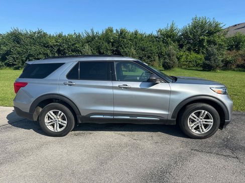 Used 2024 Ford Explorer XLT w/ Equipment Group 202A AWD/4WD image 3