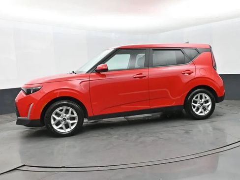 Used 2023 Kia Soul LX w/ Option Group 015 FWD image 5