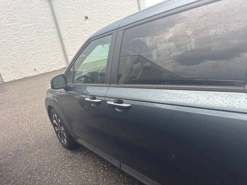 Used 2022 Kia Carnival EX FWD image 14