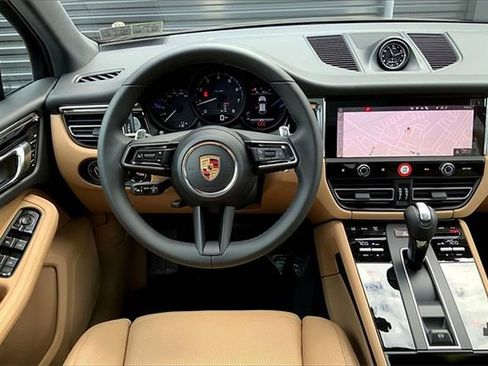 Certified 2026 Porsche Macan image 23