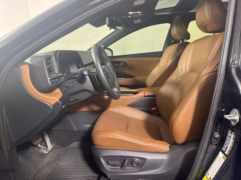 Used 2025 Toyota Crown Signia w/ Advanced Technology Package image 11