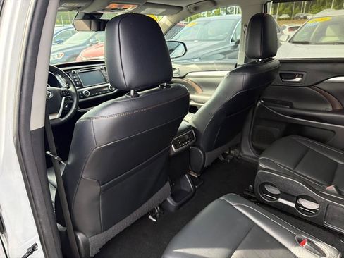Used 2017 Toyota Highlander XLE FWD image 17