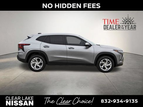Used 2024 Chevrolet Trax LS w/ LS Convenience Package FWD image 8