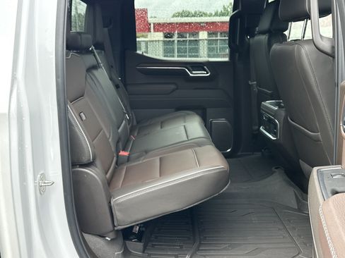 Used 2024 GMC Sierra 1500 Denali w/ Denali Reserve Package AWD/4WD image 13