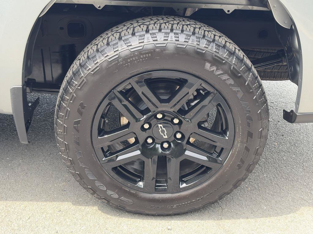 Certified 2025 Chevrolet Silverado 1500 Custom w/ Turbomax Blackout Package AWD/4WD image 25