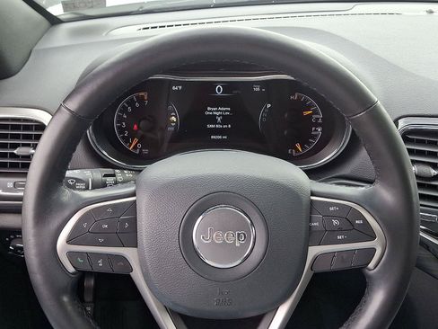 Used 2020 Jeep Grand Cherokee Altitude AWD/4WD image 21