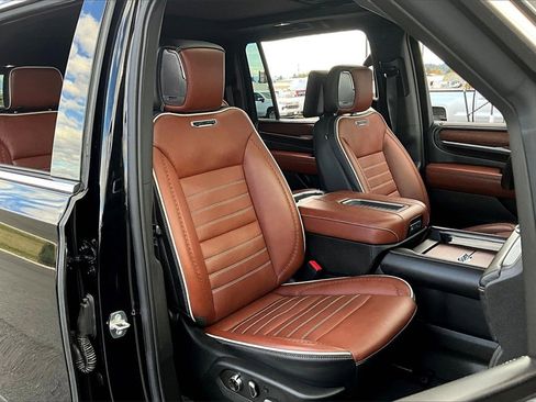 Used 2023 GMC Yukon XL Denali Ultimate image 7