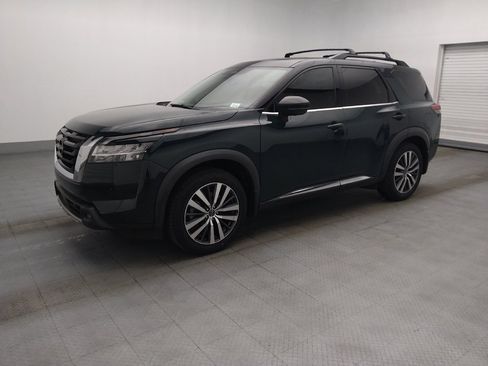 Used 2022 Nissan Pathfinder Platinum w/ Cargo Package FWD image 2