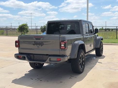 Used 2023 Jeep Gladiator Overland AWD/4WD image 9