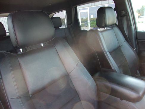Used 2018 Jeep Grand Cherokee Altitude AWD/4WD image 12