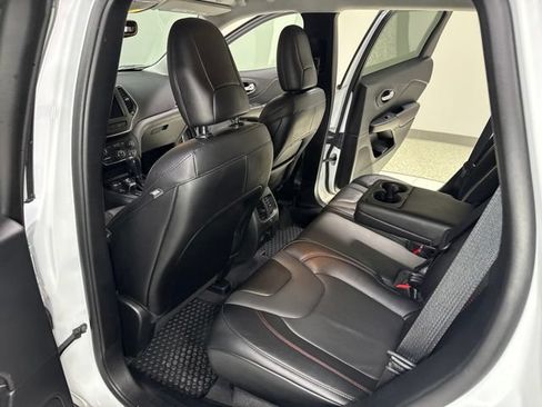 Used 2022 Jeep Cherokee Trailhawk w/ Sound & Nav Group AWD/4WD image 26