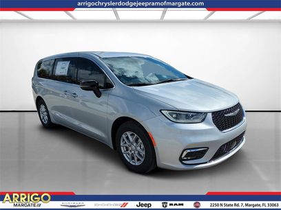 New 2026 Chrysler Pacifica Select
