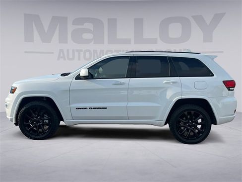 Used 2021 Jeep Grand Cherokee Laredo X image 2