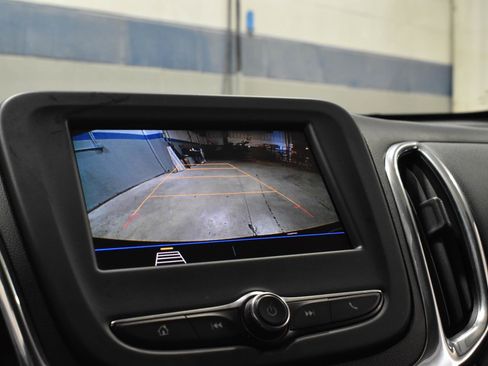 Used 2020 Chevrolet Equinox LT w/ Driver Convenience Package AWD/4WD image 15
