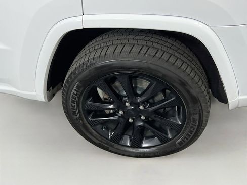 Used 2018 Jeep Grand Cherokee Altitude image 27
