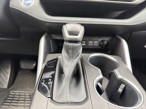 Used 2022 Toyota Highlander XLE AWD/4WD image 4