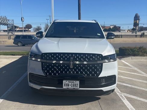 Used 2025 Lincoln Navigator Black Label image 10