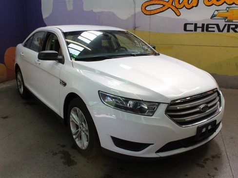Used 2018 Ford Taurus SE image 4