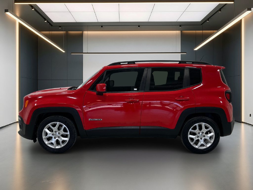 Used 2016 Jeep Renegade Latitude FWD image 2
