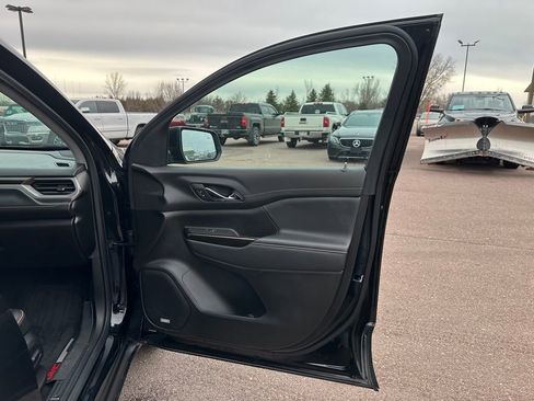 Used 2023 GMC Acadia AT4 w/ Technology Package image 30