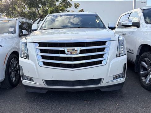 Used 2015 Cadillac Escalade ESV Luxury image 2
