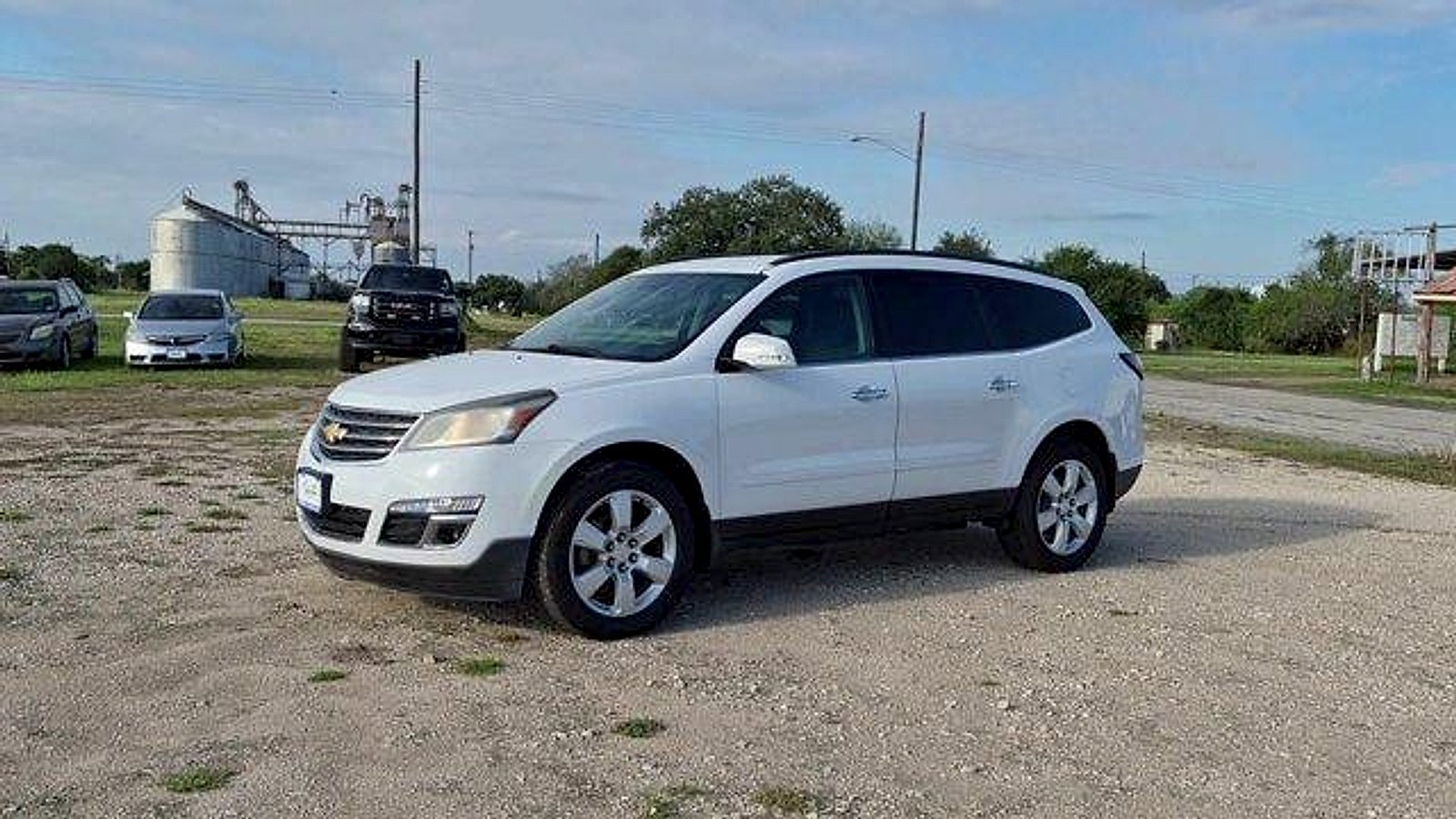 Used 2017 Chevrolet Traverse LT w/ Style and Technology Package FWD image 4