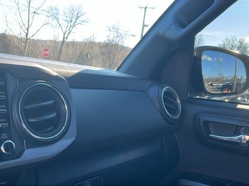 Used 2023 Toyota Tacoma TRD Off-Road image 18