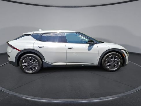 Used 2025 Kia EV6 Light RWD image 5